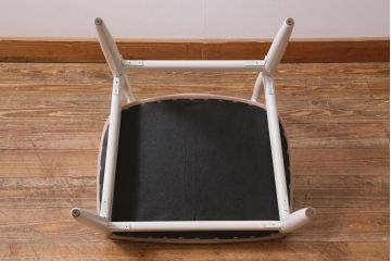 イギリスヴィンテージ　G-PLAN(ジープラン)　Danishシリーズ　Larsen(ラーセン)　チーク材　可愛らしい雰囲気のペイントがお洒落なダイニングチェア　(R-039189)