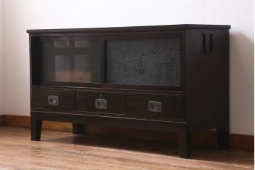 アンティーク家具　黒檀　リメイク　上品な和の雰囲気漂う脚付きローボード(テレビボード、収納棚、リビングボード)(R-039193)