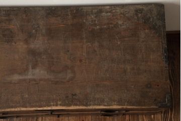 アンティーク家具　明治期　杉材　蛭手型の引き手が付いた趣ある衣装箪笥(時代箪笥、引き出し、チェスト)(R-039196)