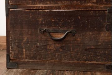 アンティーク家具　明治期　杉材　蛭手型の引き手が付いた趣ある衣装箪笥(時代箪笥、引き出し、チェスト)(R-039196)