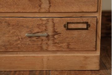 レトロ家具　昭和レトロ　ネームプレート付きの素朴な小引き出し(サイドチェスト、小物収納)(R-039197)