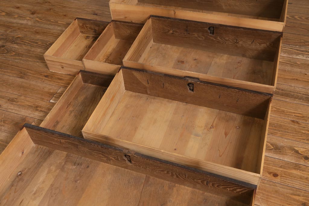 アンティーク家具　和製アンティーク　明治大正期　古い木の質感が味わい深い時代箪笥(衣装箪笥、和箪笥、引き出し、チェスト)(R-039200)