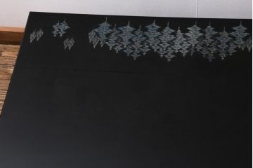 中古　モリシゲ(MORISHIGE/森繁)　高級品　黒漆塗り　美しい彫漆が見事な座卓(ローテーブル)(定価約60万円)(R-039207)