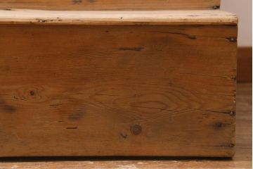 ヴィンテージ家具　フランスビンテージ　シャビーな4段ディスプレイラック(飾り台)(R-039215)