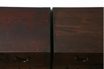 アンティーク家具　明治期　前面欅材共縁　木地呂塗り　角福唐草紋様金具の仙台箪笥(重ね箪笥、衣装箪笥、和タンス)(R-039216)
