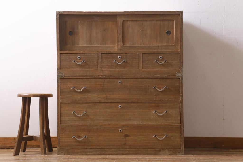 アンティーク家具　和製アンティーク　前面桐材　素朴な木味の昭和レトロな重ねタンス(衣装箪笥、戸棚、引き出し、桐箪笥、桐たんす)(R-039217)