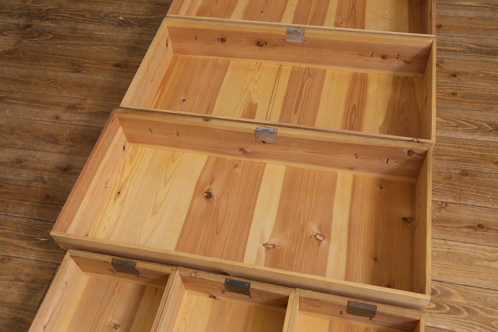 アンティーク家具　和製アンティーク　前面桐材　素朴な木味の昭和レトロな重ねタンス(衣装箪笥、戸棚、引き出し、桐箪笥、桐たんす)(R-039217)