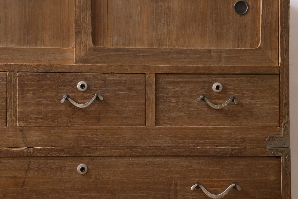 アンティーク家具　和製アンティーク　前面桐材　素朴な木味の昭和レトロな重ねタンス(衣装箪笥、戸棚、引き出し、桐箪笥、桐たんす)(R-039217)