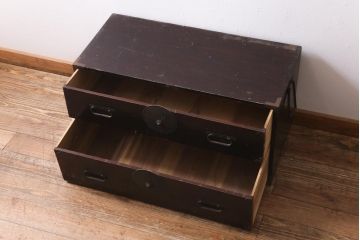 アンティーク家具　和製アンティーク　赤みがかった色合いが味わい深いローチェスト(引き出し、和タンス、時代箪笥)(R-039218)