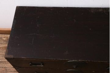 アンティーク家具　和製アンティーク　赤みがかった色合いが味わい深いローチェスト(引き出し、和タンス、時代箪笥)(R-039218)