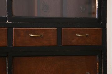 アンティーク家具　昭和期　モダンな色合いの茶箪笥(戸棚、茶棚、収納棚)(R-039220)