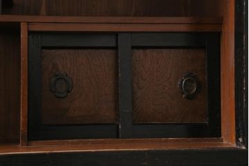 アンティーク家具　昭和期　モダンな色合いの茶箪笥(戸棚、茶棚、収納棚)(R-039220)