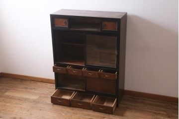 アンティーク家具　昭和期　モダンな色合いの茶箪笥(戸棚、茶棚、収納棚)(R-039220)