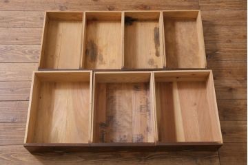 アンティーク家具　昭和期　モダンな色合いの茶箪笥(戸棚、茶棚、収納棚)(R-039220)