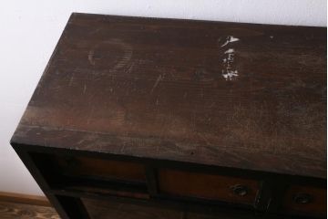 アンティーク家具　昭和期　モダンな色合いの茶箪笥(戸棚、茶棚、収納棚)(R-039220)