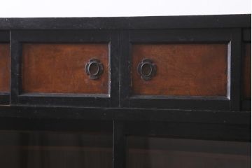アンティーク家具　昭和期　モダンな色合いの茶箪笥(戸棚、茶棚、収納棚)(R-039220)