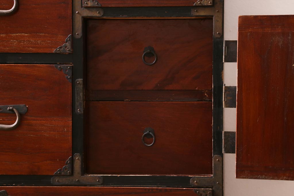 アンティーク家具　和製アンティーク　前面桐材　趣のある時代箪笥(和タンス、衣装箪笥、桐箪笥、桐たんす)(R-039223)