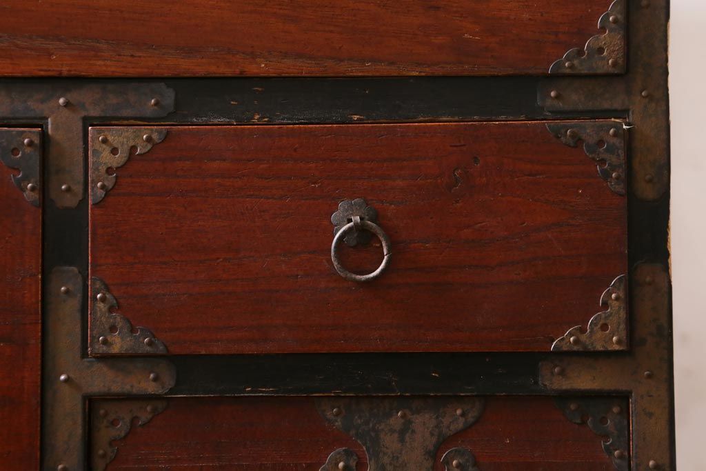 アンティーク家具　和製アンティーク　前面桐材　趣のある時代箪笥(和タンス、衣装箪笥、桐箪笥、桐たんす)(R-039223)