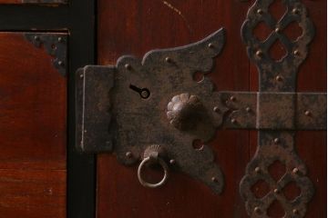 アンティーク家具　和製アンティーク　前面桐材　趣のある時代箪笥(和タンス、衣装箪笥、桐箪笥、桐たんす)(R-039223)