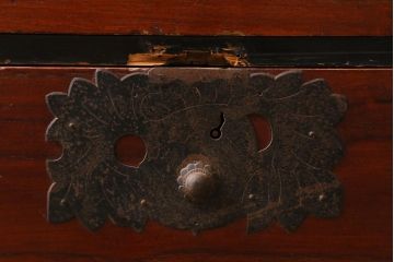 アンティーク家具　和製アンティーク　前面桐材　趣のある時代箪笥(和タンス、衣装箪笥、桐箪笥、桐たんす)(R-039223)