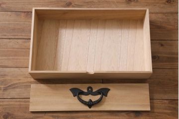 リメイク家具　岩谷堂箪笥　脚付きリメイク　重厚で品の良い金具の整理箪笥(戸棚、チェスト、引き出し、和タンス)(R-039224)