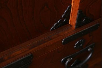 リメイク家具　岩谷堂箪笥　脚付きリメイク　重厚で品の良い金具の整理箪笥(戸棚、チェスト、引き出し、和タンス)(R-039224)