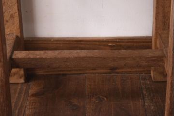 レトロ家具　栗材　古い木の素朴な風合いがおしゃれな四角いスツール(板座チェア、花台、角スツール)(R-039225)