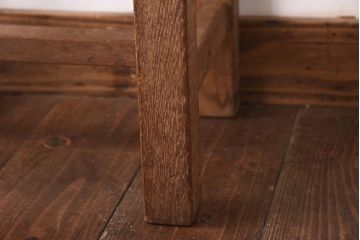レトロ家具　栗材　古い木の素朴な風合いがおしゃれな四角いスツール(板座チェア、花台、角スツール)(R-039225)