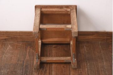 レトロ家具　ナラ材　古い木の素朴な風合いがおしゃれな四角いスツール(板座チェア、花台、角スツール)(R-039226)