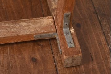 レトロ家具　ナラ材　古い木の素朴な風合いがおしゃれな四角いスツール(板座チェア、花台、角スツール)(R-039226)