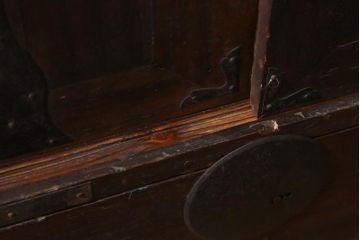 アンティーク家具　和製アンティーク　明治期　三方桐材　古い物ならではの質感が渋さただよう帳場箪笥(時代箪笥、収納棚、桐箪笥、桐たんす)(R-039231)