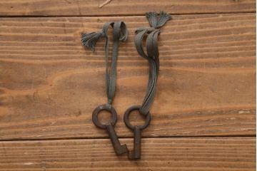 アンティーク家具　和製アンティーク　明治期　三方桐材　古い物ならではの質感が渋さただよう帳場箪笥(時代箪笥、収納棚、桐箪笥、桐たんす)(R-039231)