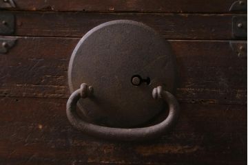 アンティーク家具　和製アンティーク　明治期　三方桐材　古い物ならではの質感が渋さただよう帳場箪笥(時代箪笥、収納棚、桐箪笥、桐たんす)(R-039231)