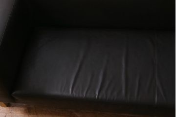 ヴィンテージ家具　北欧ビンテージ　デンマーク　オーク無垢材・本革　シンプルモダンな3人掛けソファ(三人掛けソファ、トリプルソファ)(R-039234)