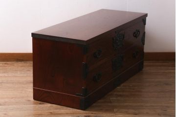 中古　伝統工芸　岩谷堂箪笥　天板リメイク・極厚栗無垢材　重厚かつ上品な佇まいのローチェスト(テレビボード、引き出し、ローボード)(R-039238)