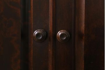 中古　北海道民芸家具　HM160K　落ち着いた色味が魅力の上質なつくりの食器棚(キャビネット、本箱)(R-039240)