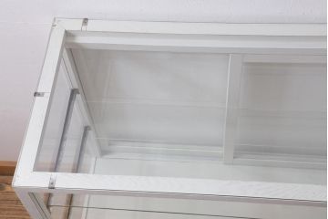 アンティーク家具　昭和中期　ペイント　ユニークな脚のデザインが目を惹くガラスケース(ショーケース、陳列棚)(R-039243)