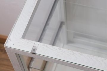 アンティーク家具　昭和中期　ペイント　ユニークな脚のデザインが目を惹くガラスケース(ショーケース、陳列棚)(R-039243)