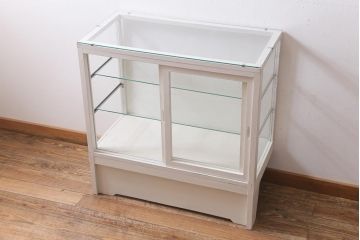 アンティーク家具　昭和中期　ペイント　ユニークな脚のデザインが目を惹くガラスケース(ショーケース、陳列棚)(R-039243)