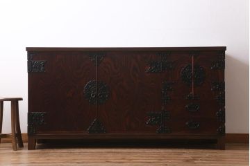 リメイク家具　伝統民芸　岩谷堂箪笥　天板栗材　和箪笥と収納棚の2wayが便利な脚付サイドボード(衣装箪笥、引き出し、収納棚)(R-039244)