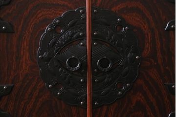 リメイク家具　伝統民芸　岩谷堂箪笥　天板栗材　和箪笥と収納棚の2wayが便利な脚付サイドボード(衣装箪笥、引き出し、収納棚)(R-039244)