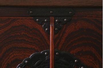 リメイク家具　伝統民芸　岩谷堂箪笥　天板栗材　和箪笥と収納棚の2wayが便利な脚付サイドボード(衣装箪笥、引き出し、収納棚)(R-039244)