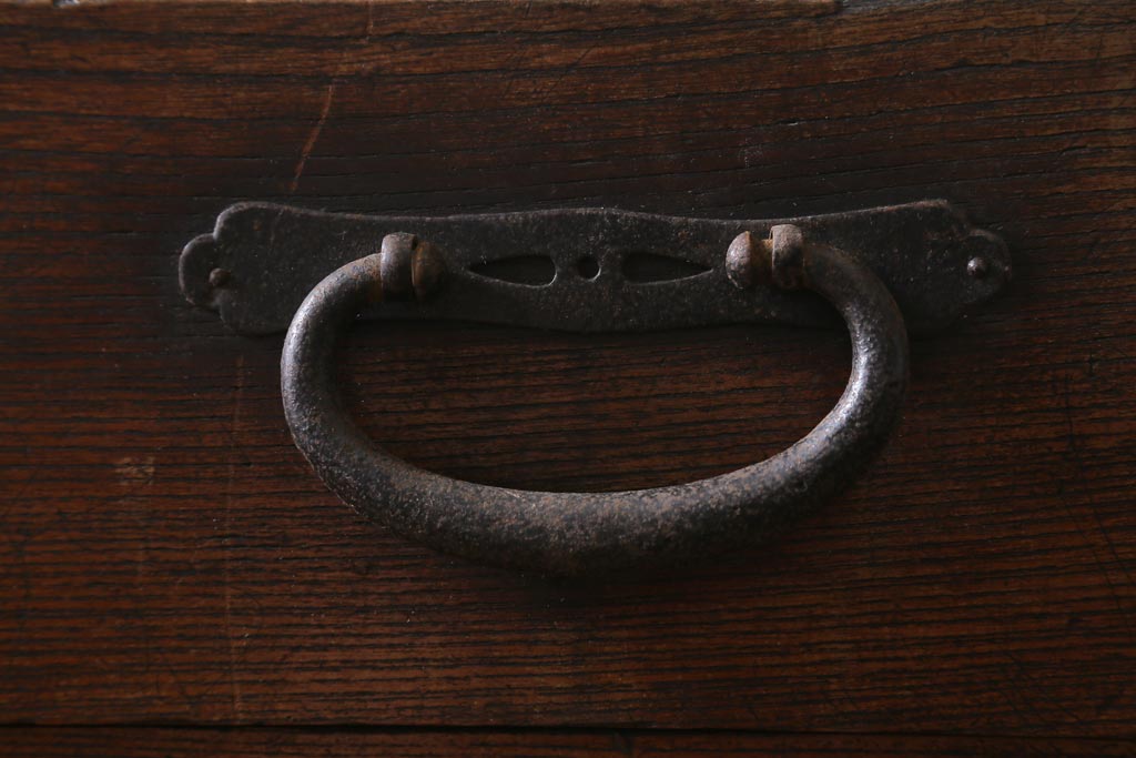 アンティーク家具　和製アンティーク　明治大正期　前面ケヤキ材　丸金具が目を引く箪笥(衣装タンス、引き出し)(R-039245)