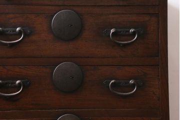 アンティーク家具　和製アンティーク　明治大正期　前面ケヤキ材　丸金具が目を引く箪笥(衣装タンス、引き出し)(R-039245)