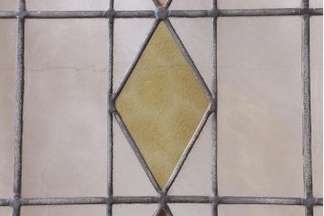 アンティーク建具　イギリスアンティーク　2色のカラーガラスが可愛らしいステンドグラスのペイントフィックス窓・大(明り取り)(R-39246)