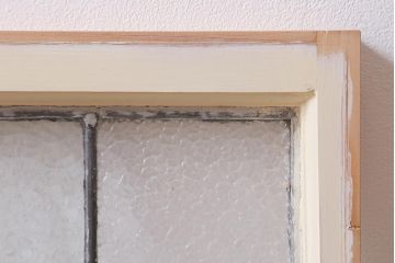 アンティーク建具　イギリスアンティーク　3色のカラーガラスがアクセントになったステンドグラスのペイントフィックス窓(明り取り)(R-39248)