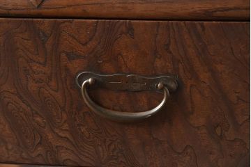 アンティーク家具　真鍮金具　三方ケヤキ材　前面玉杢の上質な茶棚(茶箪笥、収納棚、キャビネット)(R-039249)