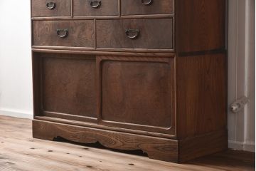 アンティーク家具　真鍮金具　三方ケヤキ材　前面玉杢の上質な茶棚(茶箪笥、収納棚、キャビネット)(R-039249)