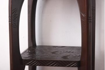 中古　伝統工芸　日光彫り　咲き誇る花の彫刻が優美な印象の花台(飾り棚)(R-039250)
