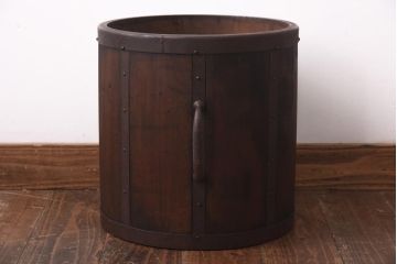 アンティーク雑貨　和製アンティーク　古民具　深い色合いが時代を感じる一斗枡(マス、升)(R-039251)